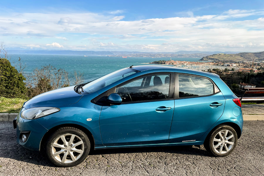 Mazda-2-Profile